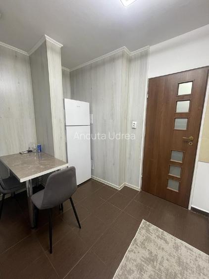Garsonieră modernă, mobilată și utilată, centrală proprie, AC, la 3-4 minute de  - 10