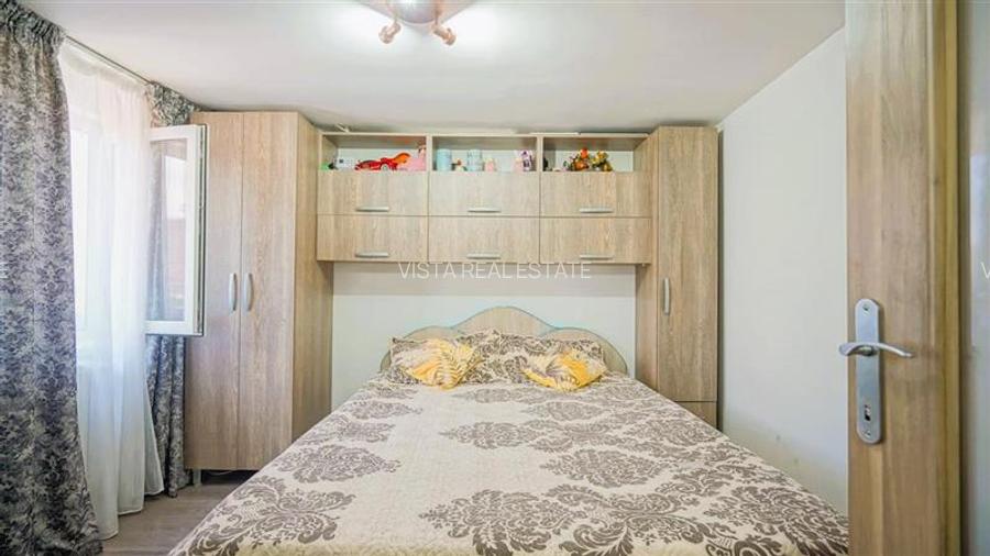 Casa spatioasa, ideala pentru 2 familii sau investitie. 2 corpuri de cladire, ga - 15