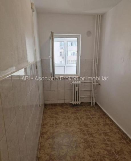 Dristor metrou/Sos Mihai Bravu,garsoniera cf1,bloc 1980/80.000euro - 3