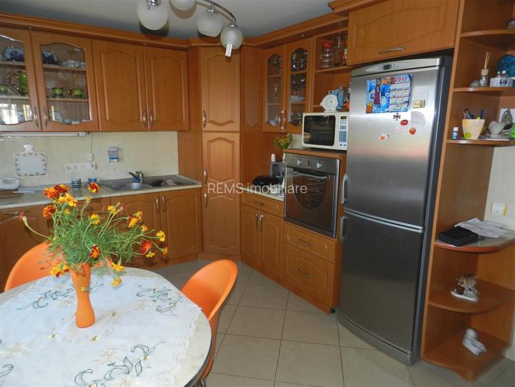 Casa de vanzare, 6 camere, teren 900 mp, Europa - 9