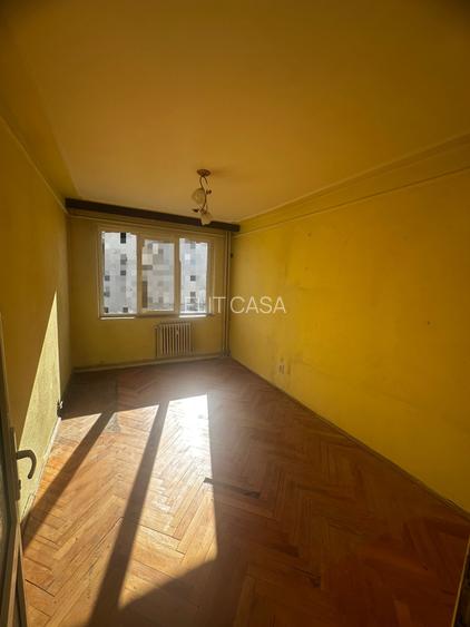 Apartament cu 2 camere decomandat, etajul 4/10, zona Alexandru cel Bun - 3
