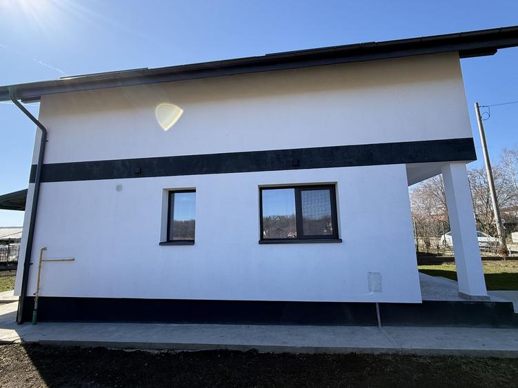 Vilă nouă 155 mp cu terasă acoperită și curte 448 mp Bănești Prahova