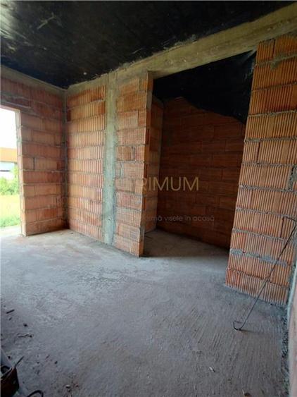 Duplex despartit prin camera tehnica - langa asfalt - compartimentare excelenta