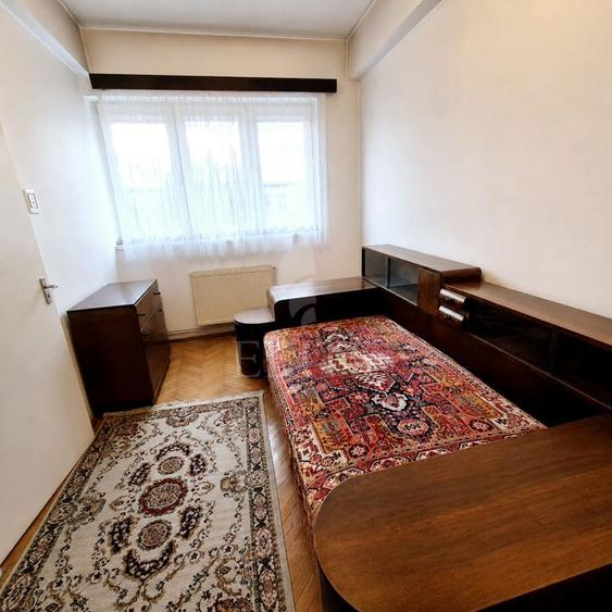 Apartament 3 camere în zona FACULTATII DE LITERE