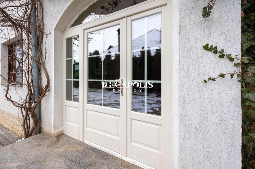 Pensiune de vânzare în Râșnov | 14 camere | 427 mp - 3