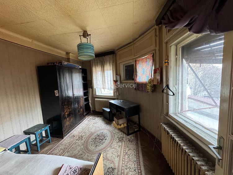 Vanzare apartament patru camere plus garsoniera in vila cartierul Armenesc curte - 16