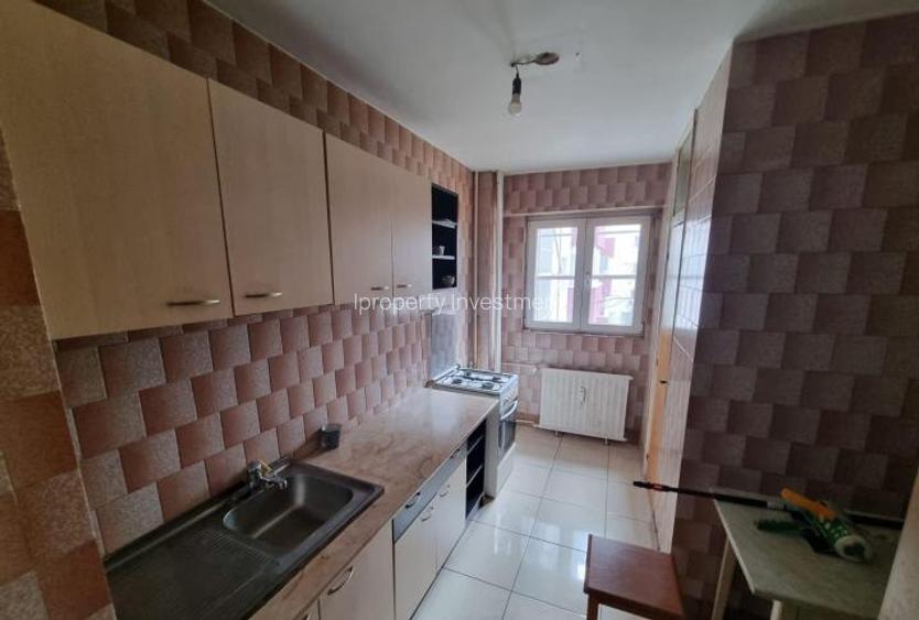Apartament 3 camere in zona Dristor proximitate metrou etaj 2 - 5