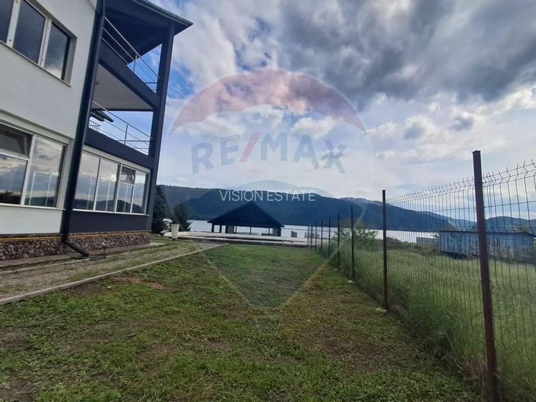 Pensiune Eselnita / 16 camere / Teren - 1448 mp / Ponton - 44