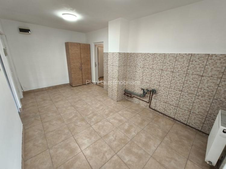 Spațiu comercial de vânzare – Petru Rareș, lângă Școala Nr. 3 - 6