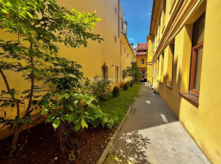 Apartament 6 Camere / Curte Privata | Centrul Istoric/ COMISION 0 - 3