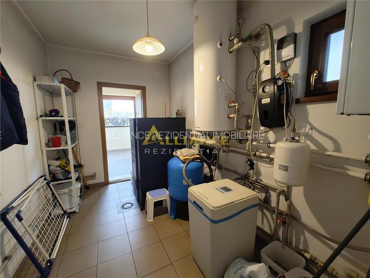 Vila spectaculoasa - 249 mp utili, teren 881 mp, dot?ri premium, mobilata - 10