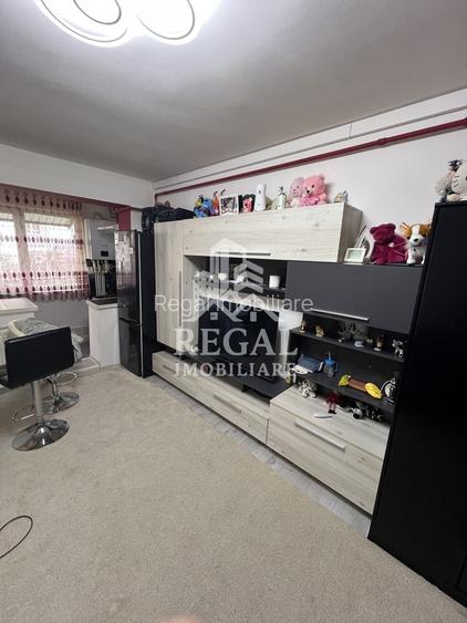 Garsonieră de vânzare – zona Micro 7, demisol - 2