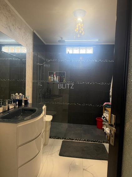 CASA DEOSEBITSA MOBILATA in stil italian ,zona podul VIORELE , teren 280 mp - 10