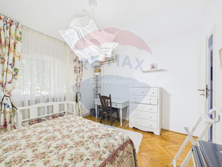 Apartament cu 4 camere de vanzare, Centrala proprie, 13 Septembrie - 27