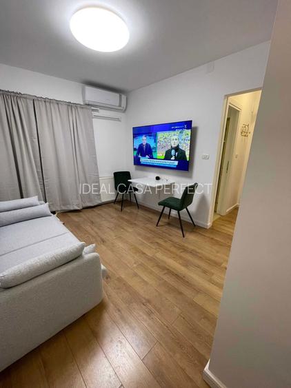 Piata Romana Dorobantilor langa Liceul Gaerman, metrou Piata Victoriei - 2