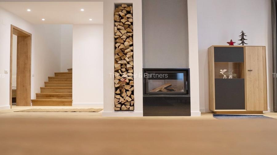 Priveliste frumoasa catre Masivul Postavarul - 3