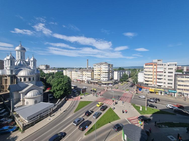 Apartament-spectacol/ 101 mp utili/ living de 54 mp! Unic în Bacău! - 11