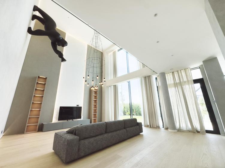 b9bf985e-82f0-432a-977f-a60b93318998 - 1