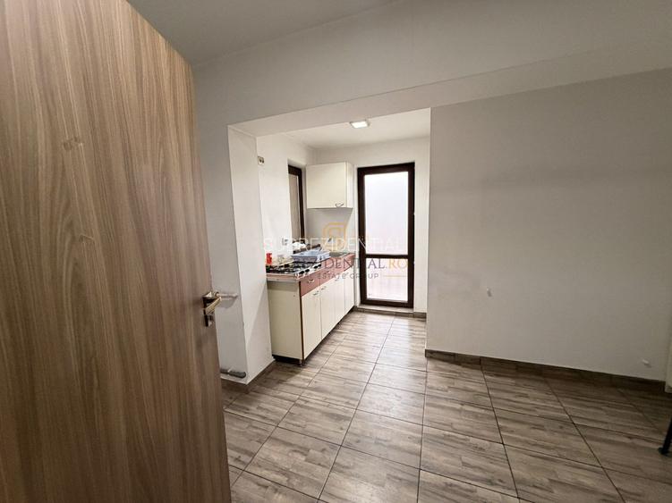 Spatiu comercial, pozitionare excelenta, exact la metrou Aparatorii P - 11