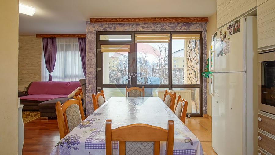 Casă / Vilă cu 4 camere de vânzare în zona Tractorul - 10