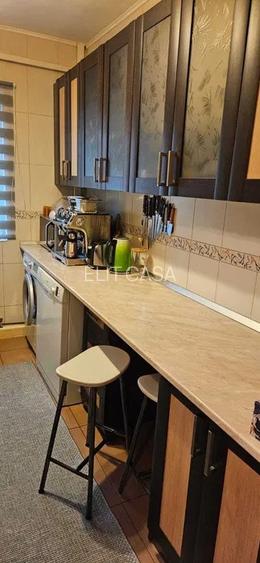 Apartament cu 3 camere, etaj 2/4, zona Podu Ros - 5