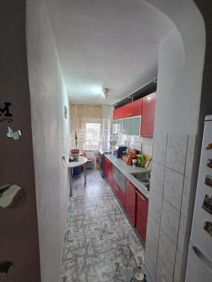 Garsonieră Vitan Mall decomandată, et. 5, an 1990, metrou, 40 mp - 2