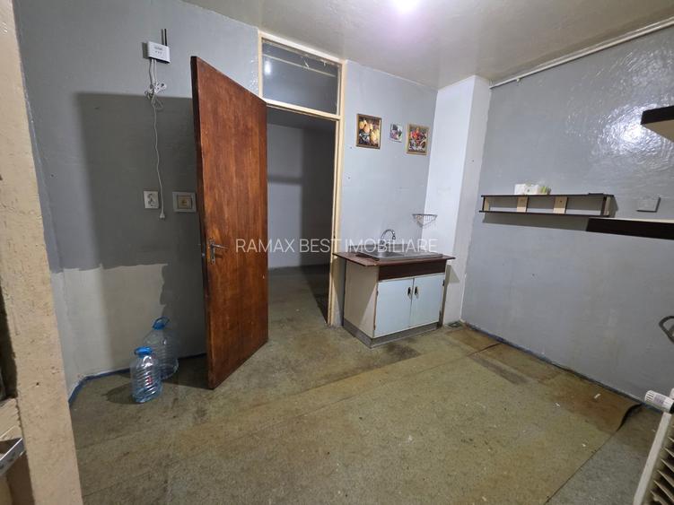 Jean Steriadi, 15 minute metrou 1 Decembrie 1918, pe Buhusi, bloc 1980 - 12