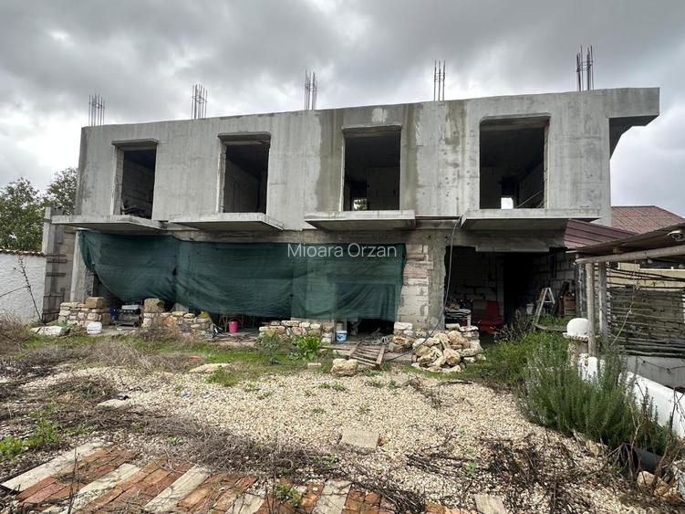 2 Mai - la 4 minute de plaja - pensiune 8 camere, finalizata 60% - 9