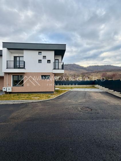 Case cuplate moderne in cartier privat – confort si intimitate garantate - 18