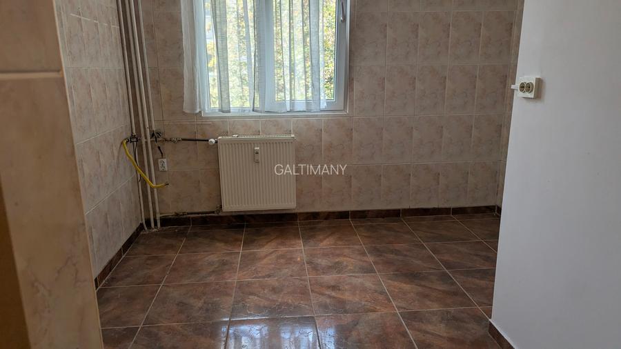 Apartament 4 camere  decomandat, 2 minute de Bulevardul  Constantin Brâncoveanu. - 2