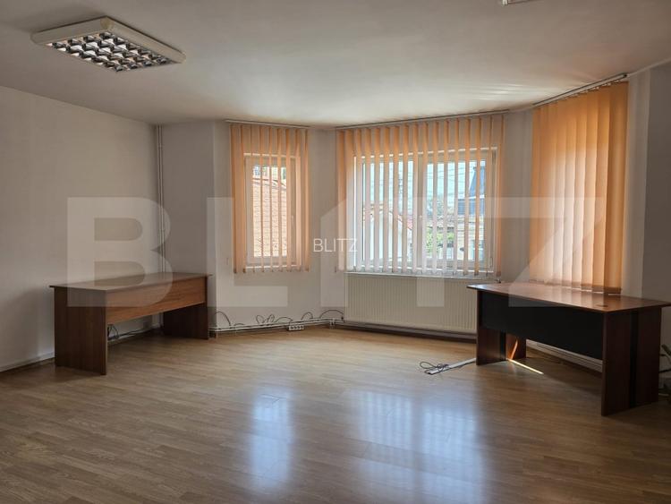 Casa de vanzare, cu 9 camere, 308 mp, zona RrM1 - 4