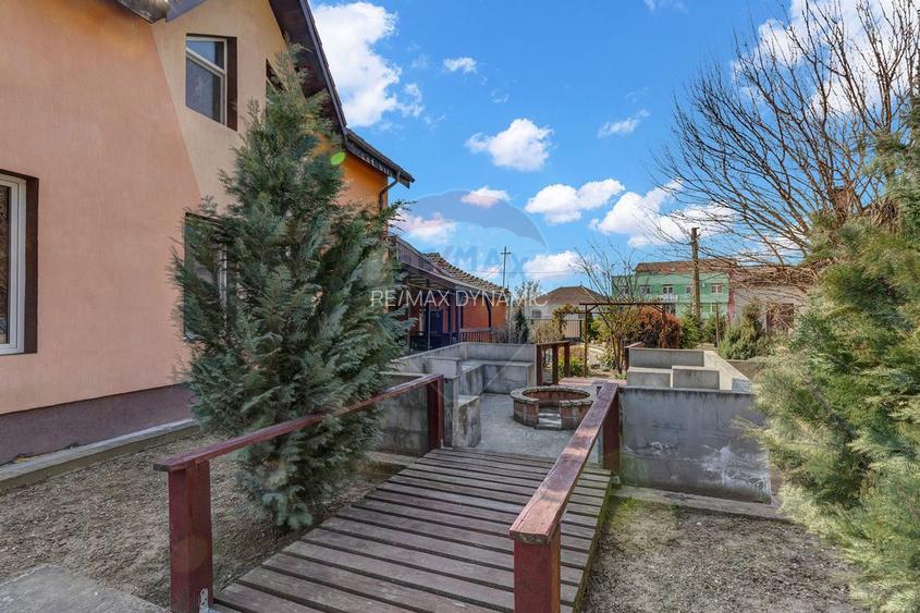 Oportunitate rară în Chișineu-Criș: locuință și spații comerciale - 13