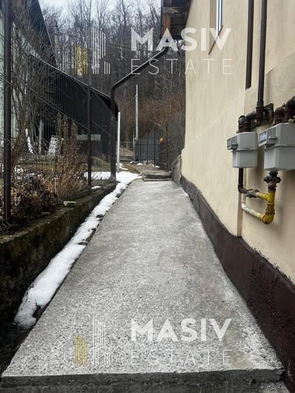 Casă de vânzare în Azuga – 3 camere, teren 167 mp, acces din 2 străzi