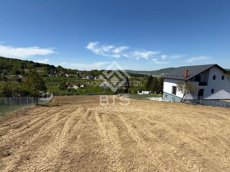 Teren  de 12 ari cu panoramă asupra orașului - 4