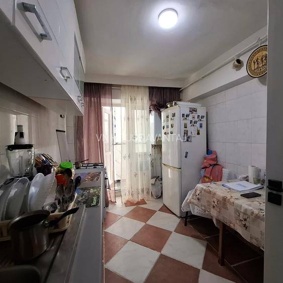 De vanzare apartament cu 4 camere , etaj 2 - 6