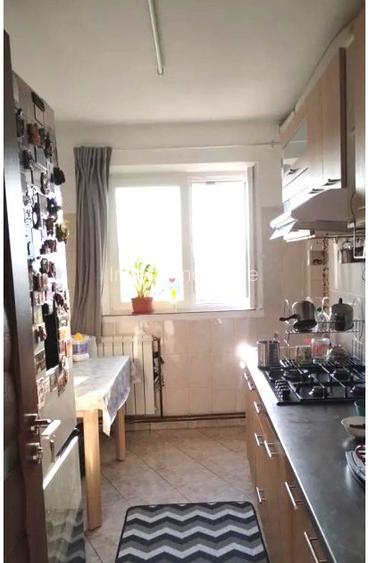 Centru- apartament 3 camere  - 2