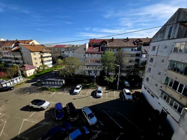 Apartament cu 2 camere de vânzare în zona 1 Mai - 20