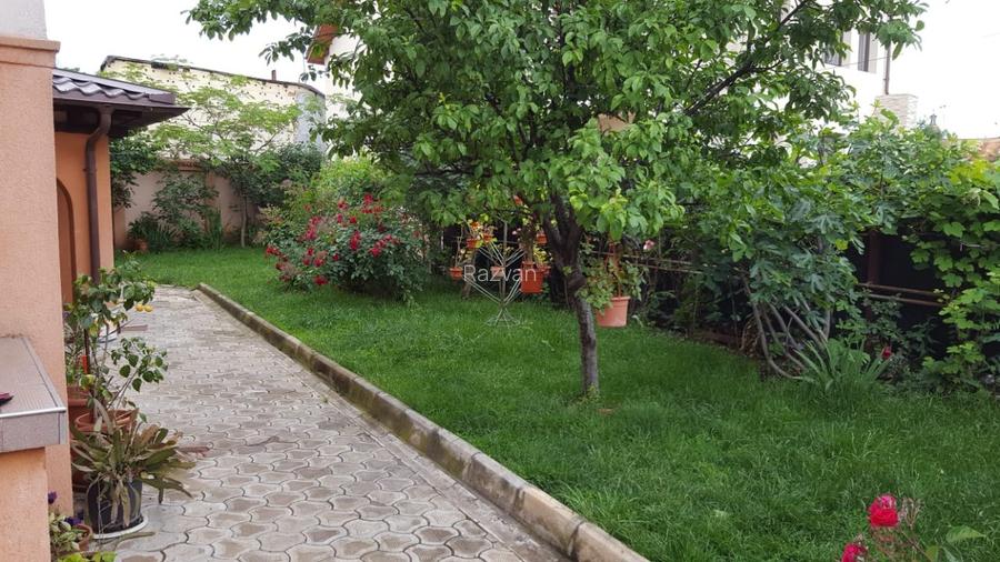 Se vinde impresionanta vila cu 10 camere plus teren in centru Ploiești - 2