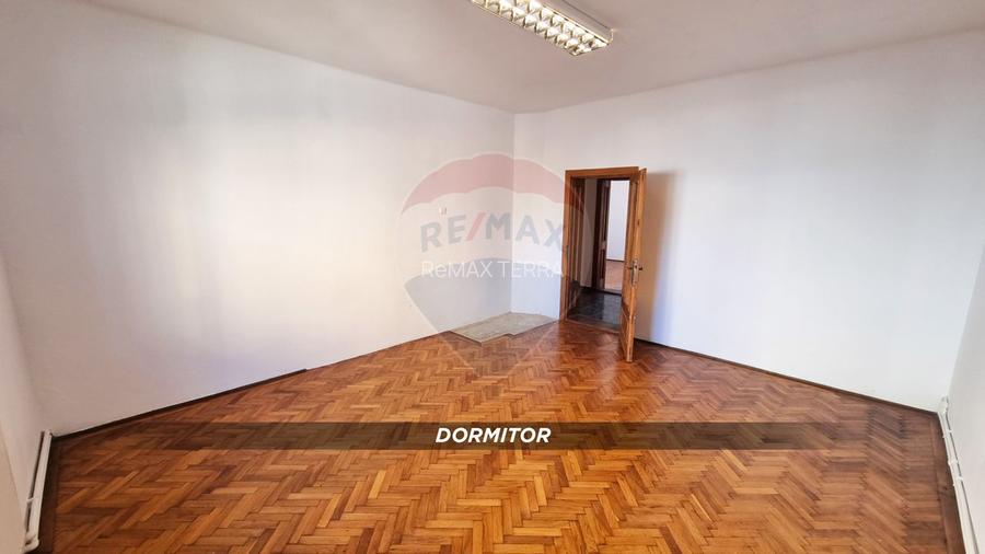 Casă / Vilă cu 5 camere de vânzare în zona Orasul Vechi - 12