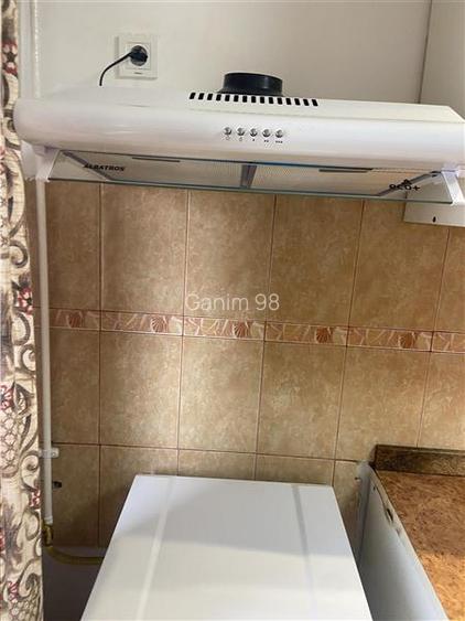Apartament 3 camere de inchiriat , zona Scoala nr 2- Piata Moldovei decomandat , - 23