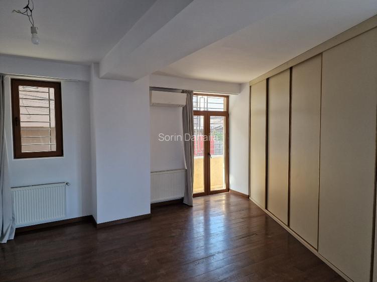 De inchiriat BIROU/CABINET/ap. spatios, 2 cam, 100m2 (8.5Eur/mp) , loc parcare - 8