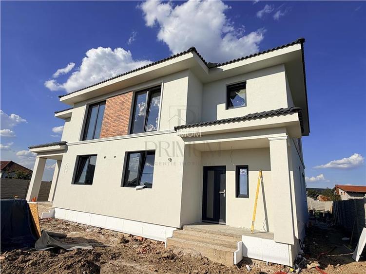 Duplex superb - bucatarie inchisa - teren 375 mp - canalizare - 2