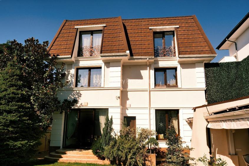 VILA ARCUL DE TRIUMF - 3