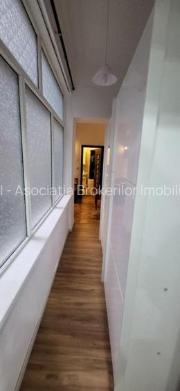 Universitate--6  min. metrou- 3 camere- centrala proprie - 15