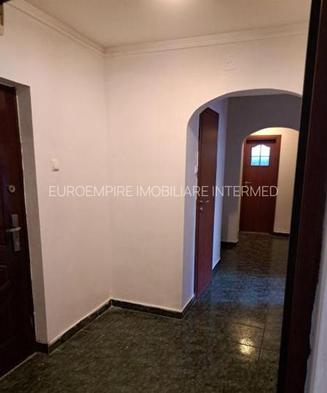 Apartament de vanzare in Constanta cu  3 camere zona  Ciresica - 2