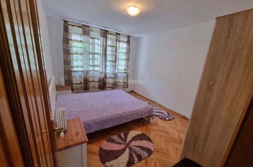 De vanzare apartament 4 camere - Zona Centrala - 2