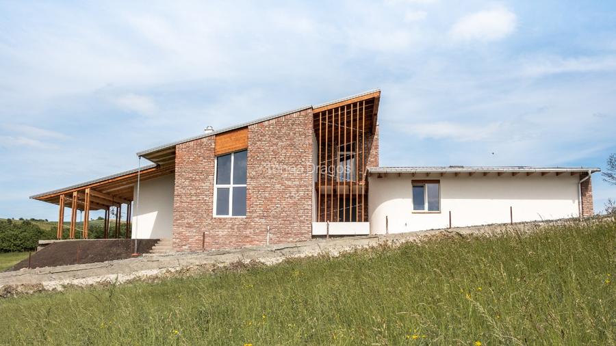 casa semifinisata, cu totul diferita, in varf de deal, de vanzare - 5
