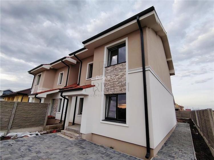 Duplex despartit prin camera tehnica - teren generos - personalizare interiora - 2