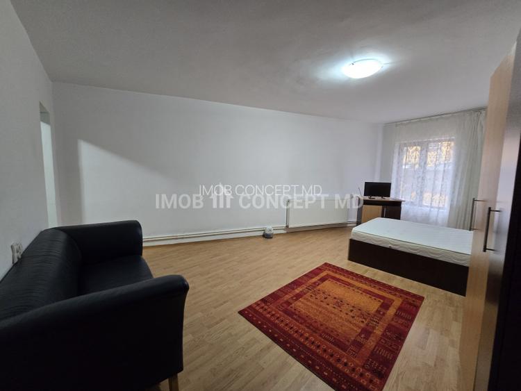 INCHIRIERE Garsoniera spatioasa, in bloc la curte, zona Mihai Bravu - 5