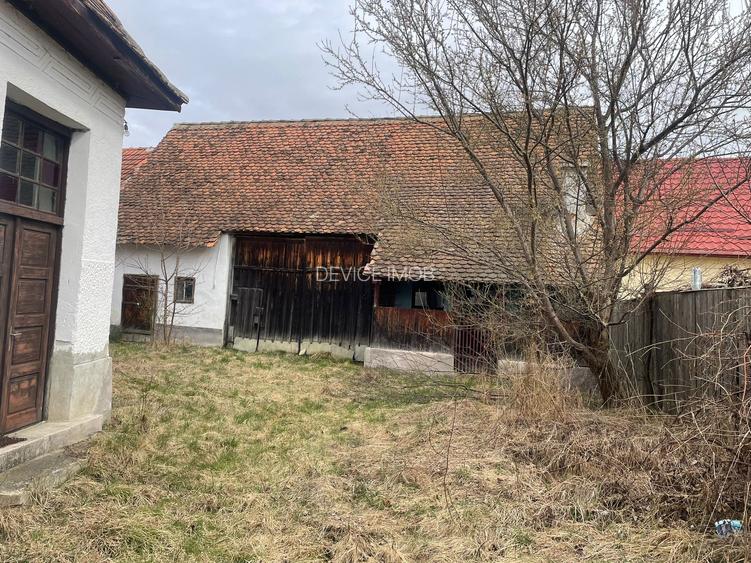 Casa veche cu sura zona linistita - 11